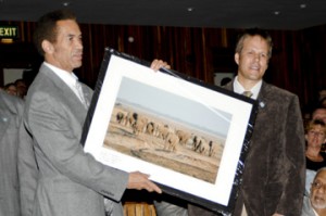 Dr. Mike Chase presents a gift to His Excellency Lt Gen Seretse Khama Ian Khama